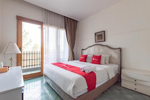 Casa de Apple Dago Bandung by RedDoorz