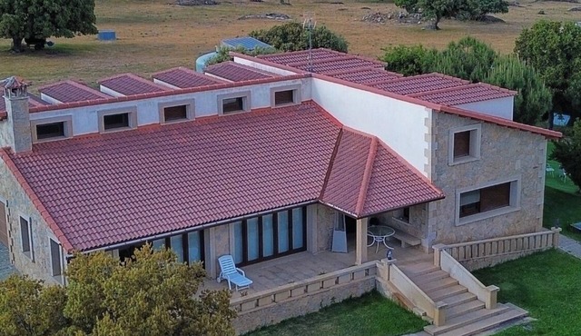 CASA DE CAMPO EN LA SIERRA DE AVIAL EN FINCA DE 14 HA PARA USO DE LOS HUÉSPEDES