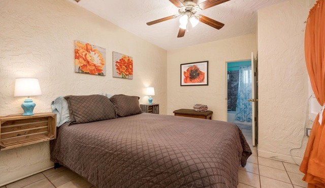 Casa de Colores - Cheerful 1 Bed, Full Bath House