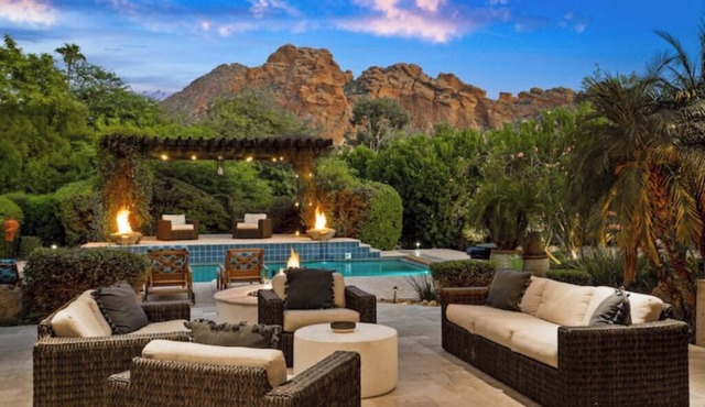 Casa de Camelback, Views & Location!