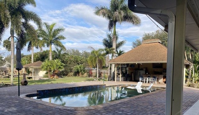 Casa de Cox, Private home w/gated entrance, two master bedrooms and guest house