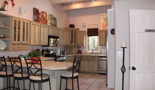 Casa De La Luz - 2 BR/2 BA Charming Santa Fe Home-1.6 Mile to Plaza-Pet Friendly
