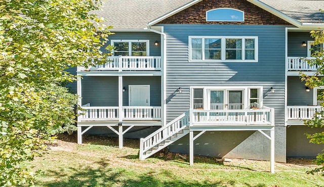 Casa De La Mijenta - Spacious 5-bedroom Modern Lodge in npeaceful Lake Junaluska