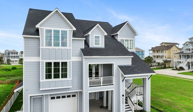 Casa de la Paz is a Pointe West custom home steps from the beach & pet friendly!