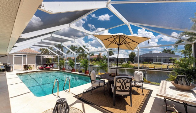 Casa De La Wren -January Available Luxury Home - Waterfront. Heated Pool