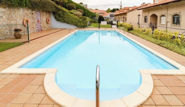Casa de Las Flores Apartment with private garden in front of the beach of Comillas