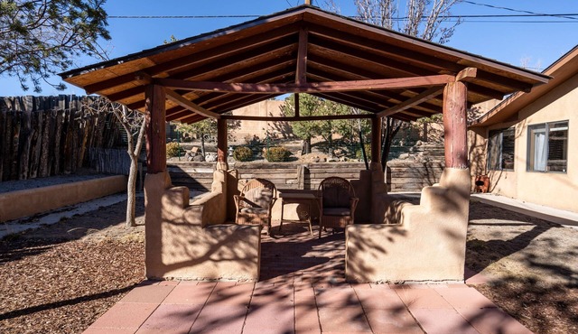 Casa de Loco Lobo | Pet Friendly, Fenced Yard