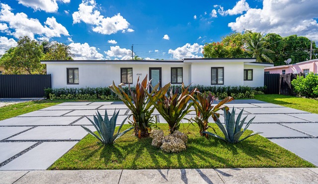 Casa De Miller: Modern private 4 bedroom 4 bathroom