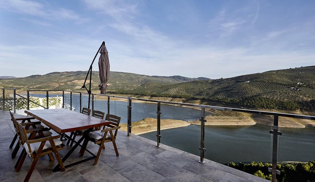 Casa de Nueva Construcción con Vistas al Mayor Embalse de Andalucía