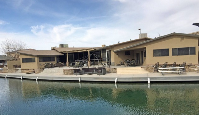 Casa De Paradise - an entertainers dream - Parker Strip keys home