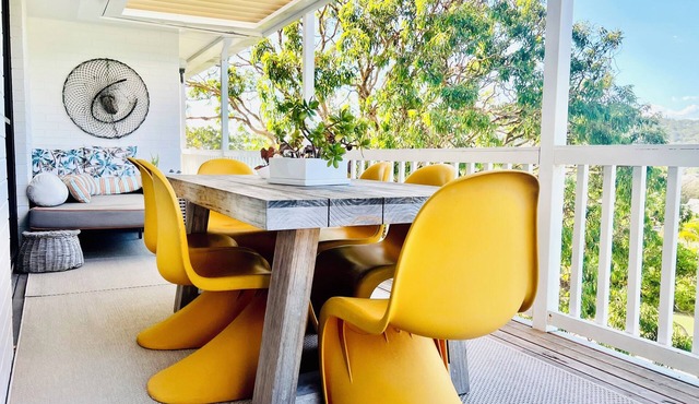 Casa de Piña, 700 mts to Newport Beach, headland views, spacious 2 bedrm apt.