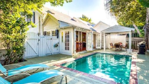 Casa de Rosalie by AvantStay Great Location w Pool BBQ Outdoor Dining Month Long Stays Only