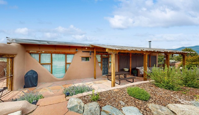 Casa de Taos: Enchanting Retreat on 2.5 Acres w/Hot Tub & Stunning Views