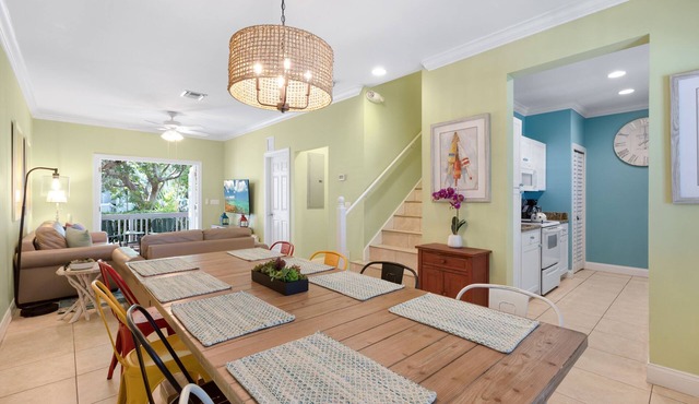 CASA DE VINO ~ Amazing Price for Charming Townhouse with Pool & Tiki!