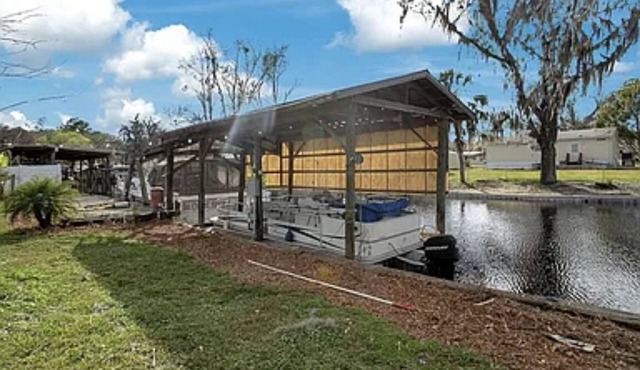 Casa De Vino is perfect for your Waterfront Get Away