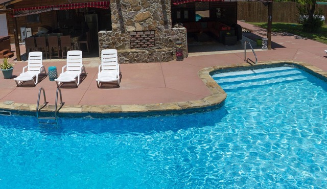 Casa DeBeers at Gamaliel Beautiful Log Home Resort style Pool, Lake Norfork