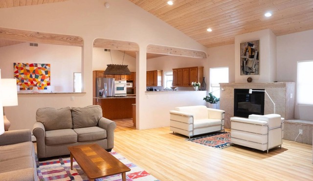 Casa del Artista - Spacious 3-bedroom house in delightful Santa Fe!