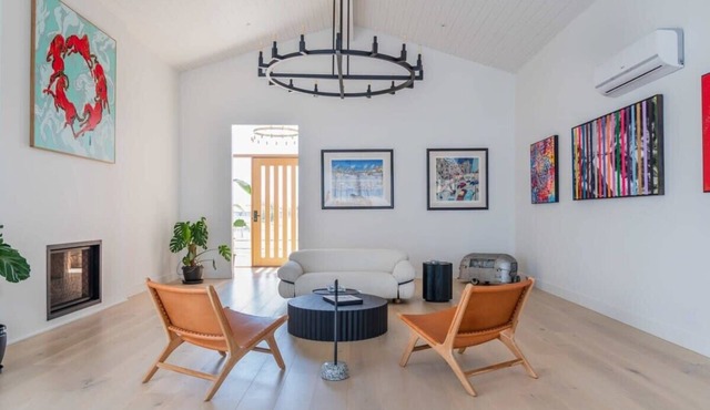 Casa del Candelabra - light filled luxury retreat