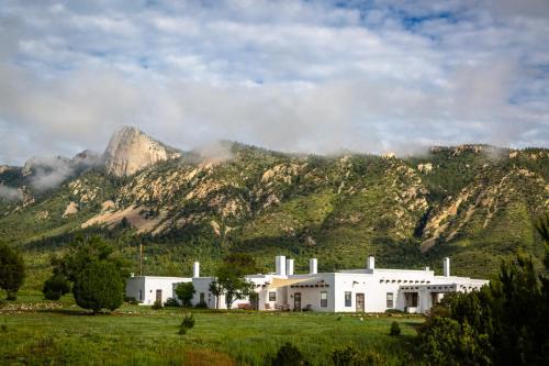 Casa del Gavilan Historic Inn