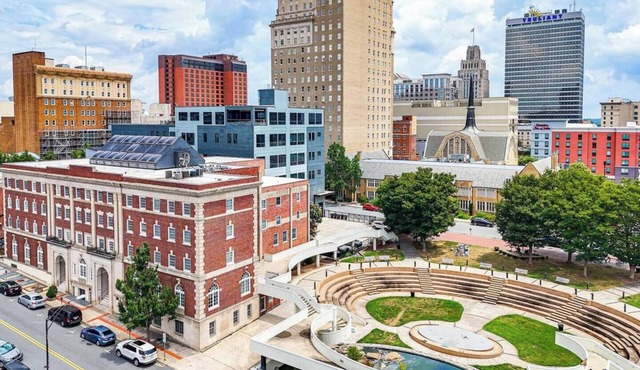 Casa Del Jefe! Located In the Heart of Downtown, Casa del Jefe! Located in the Heart of Downtown