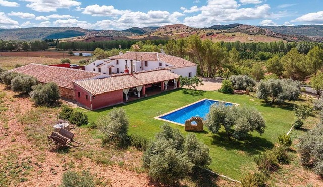 Casa del Labrador with Spa and shared pool for 14