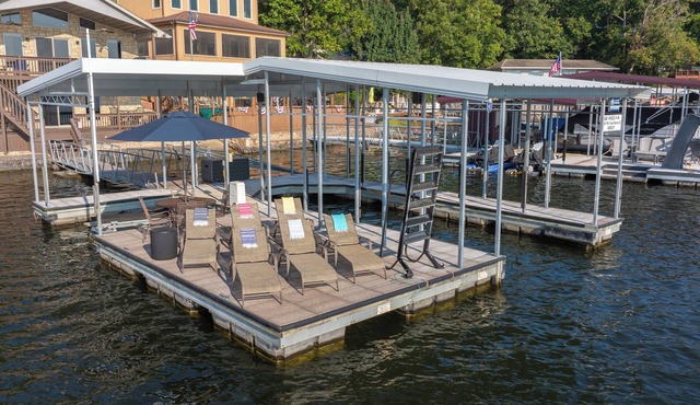 Casa Del Lago: Lakefront Family Retreat - Private Dock, Bar, 2 Decks, Sleep 9-12