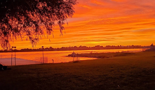 Casa Del Lagon3-acre property, 6,000SF home, 24' dock, 2 jet ski floating docks