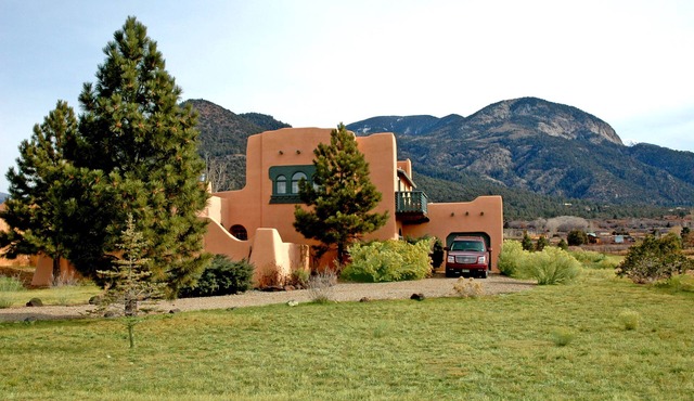 Casa del Lujo Open Floor Plan Great Mountain Views pool tennis Hot Tub wi-fi