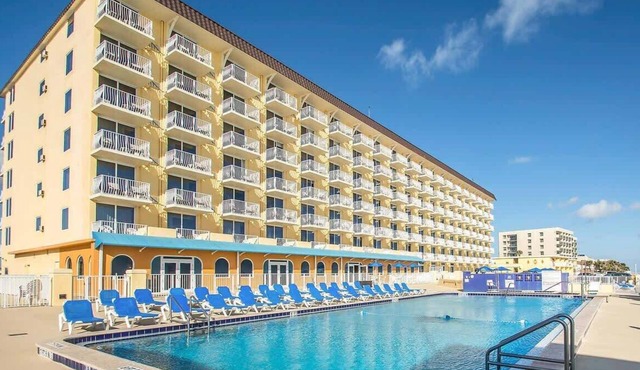 Casa Del Mar Beach Resort- studio streetside