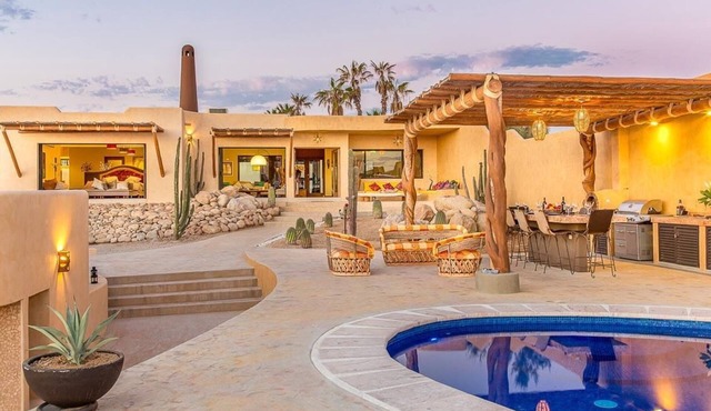 Casa Del Mar - Santa Fe Inspired Home With Gracious Mediterranean Style Living