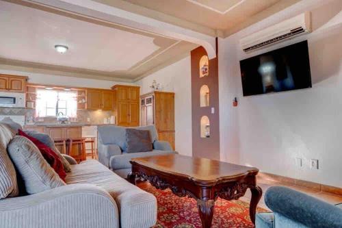 CASA DEL MAR- Sleeps 16, Pool, AC, Wi-Fi, Near Malecón