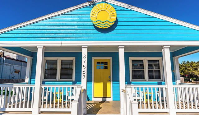 Casa Del Sol, 2 bedroom condo in Fenwick Island! Walking distance to the beach. Free WIFI, Shopping and more!