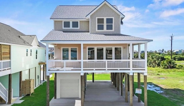 Casa Del Sol: Luxury 5 Bedroom Coastal Gem!