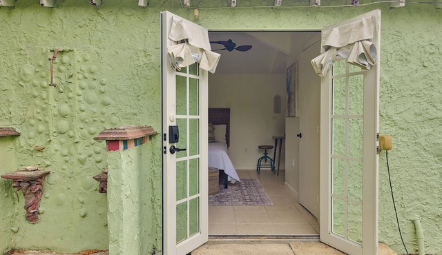 Casa del Sol. Pet friendly guest house!