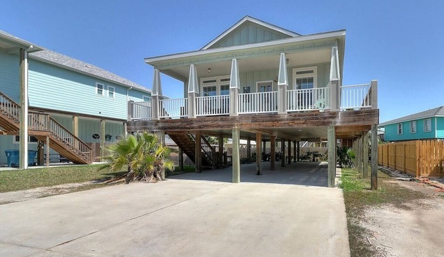 Casa Delfin Alegre- Fenced in Yard | Outdoor Shower