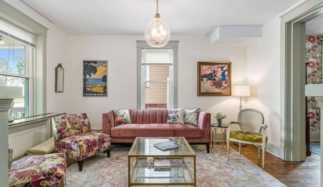 Casa Di Fiori -Walk to Downtown - Sleeps up to 10- Perfect Hosting Home!