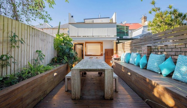 Casa Dianna Timeless Terrace near CBD and Waterfront