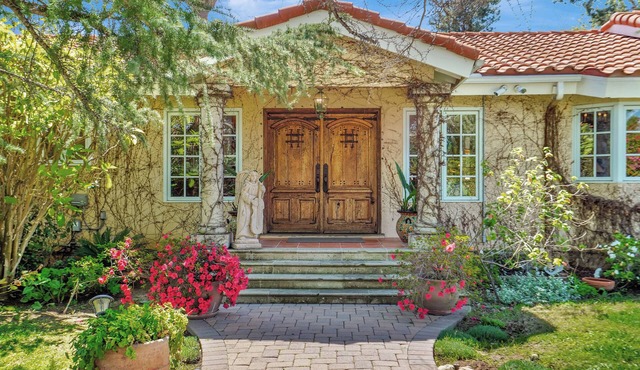 Casa Diego a Centrally Located Spanish Vibe Home w/Great Outdoors & Pool