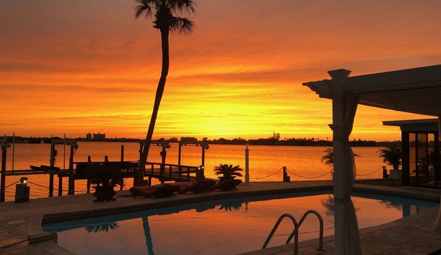 Casa Dolphina: 6BR Waterfront Mini-Resort—Pool & Spa, Sunsets, Dock, St. Pete FL