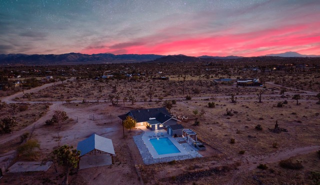 Casa Dorado: Desert Oasis w/Pool, Sauna, Spa on 5 Acres + Views - Sleeps 15!
