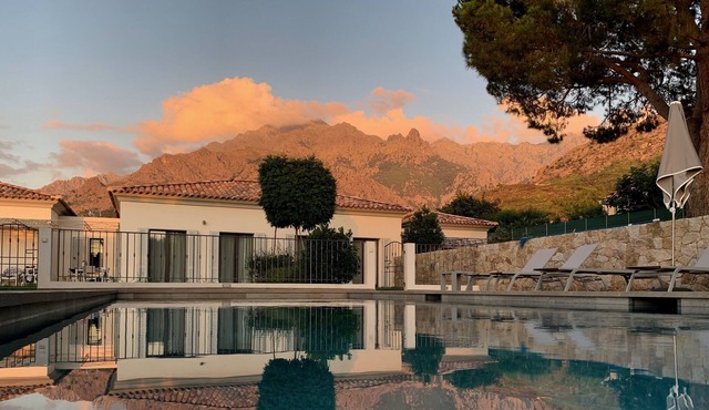 Casa Dumè new air-conditioned villa, heart village, garden, pool, sea and mountain