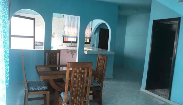 Casa en muy buena ubicación, cerca del rio, a 10 min. de la playa o el centro.