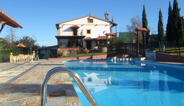 Casa El Molino - Swimming pool, Tennis court, Wi-Fi, Barbecue.Jardin
