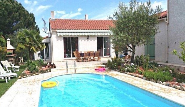 CASA ELLIOT, 11km from the beaches, modern 6 bedroom villa, swimming pool
