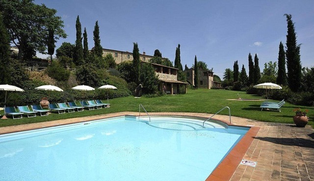 Casa Emide A: A graceful apartment in a history-rich eighteenth-century estate, with Free WI-FI. in Sinalunga