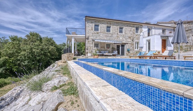Casa Emilia with private pool and sauna