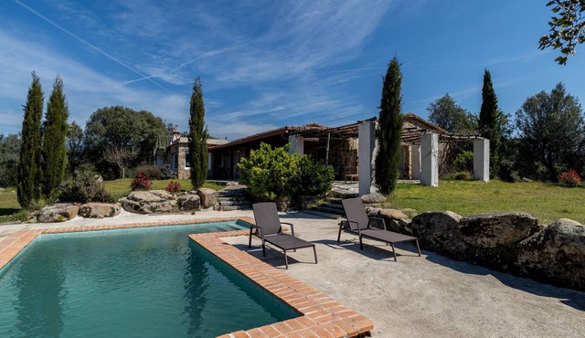 Casa En El Valle Del Tiétar: Mountain Views, Private Pool & Wi-Fi