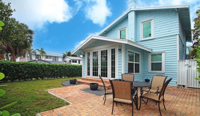 Casa Encanto King 3BR Kitchen Patio Wifi Beach 7 Min