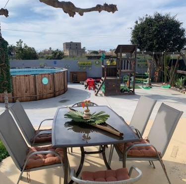Casa Enric , con zona infantil, piscina y parking privado