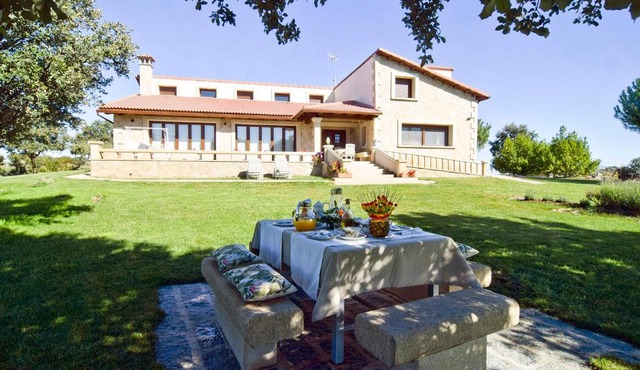 Casa Entre Piedras y Estrellas